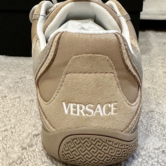 NIB Versace Women's Sneakers 9.5 - Picture 7 of 8
